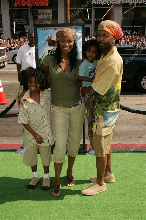 Vanessa Williams and family – Stock Editorial Photo © s_bukley #16406983