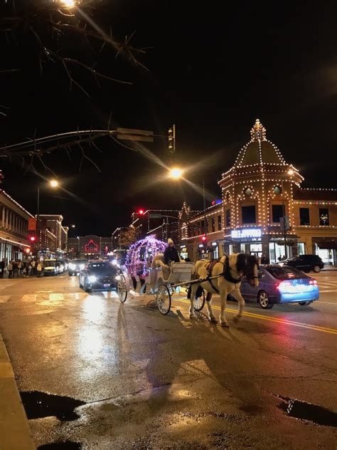 Kansas City's Plaza Lights Up for the 2019 Holidays - thatawaydad.com