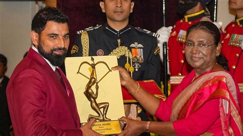 WATCH: Mohammed Shami receives Arjuna Award from President Droupadi Murmu | Cricket News - The ...