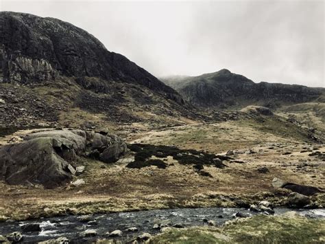 A complete guide for climbing Snowdon mountain in winter. - Freestyletraveling