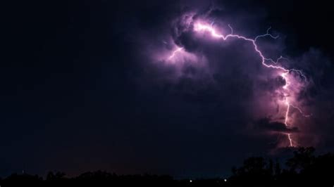 Lightning Revealed: Unraveling the Secrets of its Colors