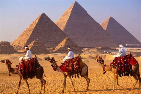 TOUR DELLE PIRAMIDE DI GIZA CON GITA IN CAMMELLO - Deluxe Travel Egypt