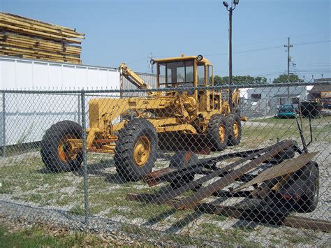 Old Caterpillar motor grader | Motor grader, Caterpillar equipment, Heavy equipment