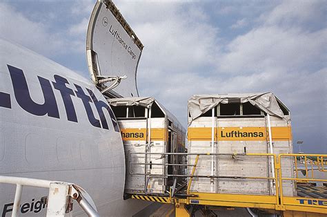 LUFTHANSA CARGO is considering a closer cooperation with Japanese ...