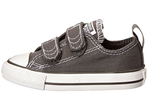 Converse Kids Chuck Taylor® 2V Ox (Infant/Toddler) at Zappos.com