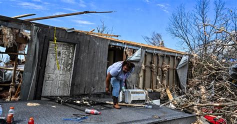 Tornado survivors in US pick through debris, grateful to be alive | New ...