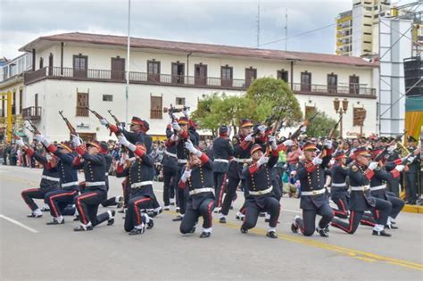 Con desfile celebran 35 años de la Policía Nacional del Perú | EDICION ...