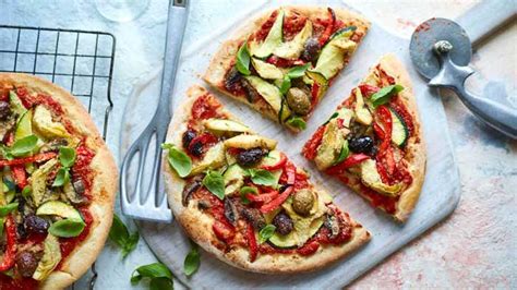 17 Best Vegan Pizza Recipes [Topping Ideas & Dairy-Free Cheese] - TheEatDown