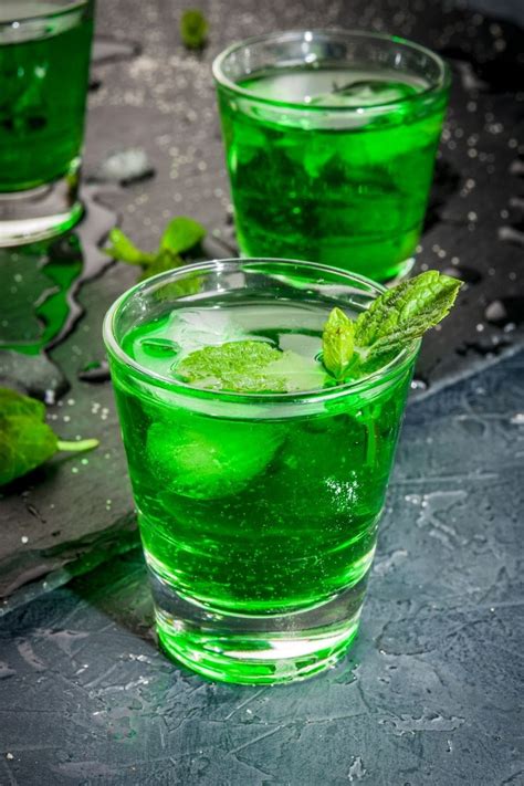 17 Best Green Cocktails - Insanely Good