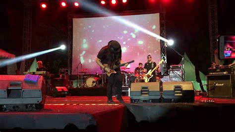 ANDRA AND THE BACKBONE ~ HITAMKU LIVE KONSER ALUN ALUN KARANGANYAR KEBUMEN - YouTube