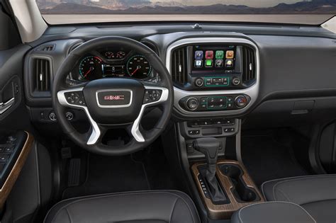 2017 GMC Canyon Review - CarsDirect