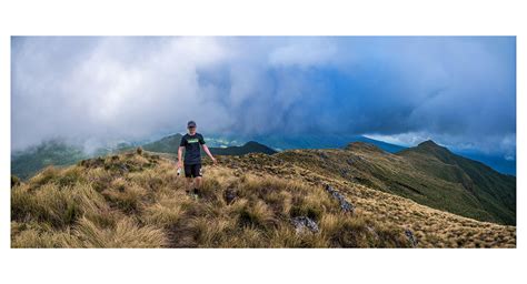 Pouakai and Pukeiti New Zealand mountain images and information - occasionalclimber.co.nz