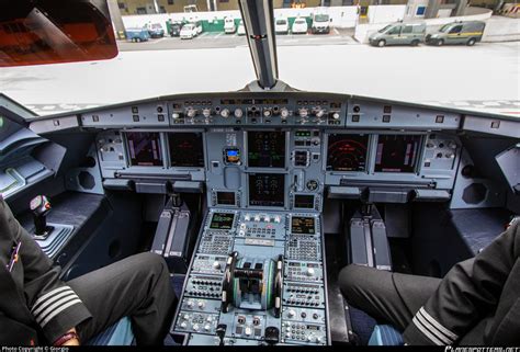 G-UZHF easyJet Airbus A320-251N Photo by Giorgio | ID 935662 ...