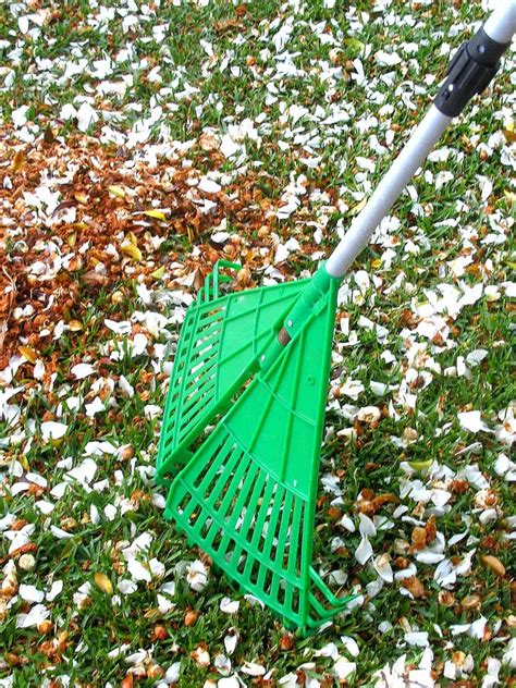 14 Unique Rakes With A Purpose - From Leaf Rakes To Garden Rakes And ...