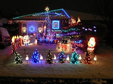 20 Spectacular Holiday Home Light Displays | Home Design, Interior ...