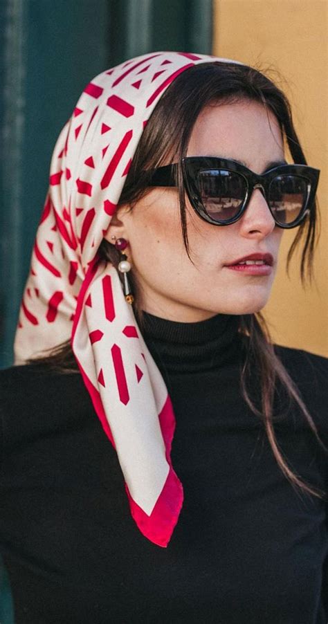 39 Trendy ways to wear a head scarf : Beige and Red Head Scarf