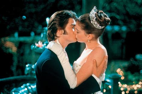 Behind the most iconic kisses in romantic comedies | Beijos de cinema, Diários da princesa ...