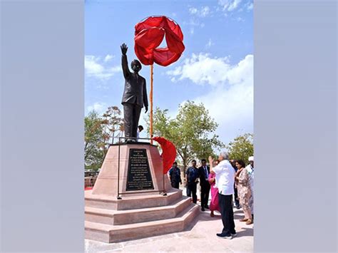 Rajasthan: Vice President Jagdeep Dhankar unveils statue of former Union Minister Nathuram ...