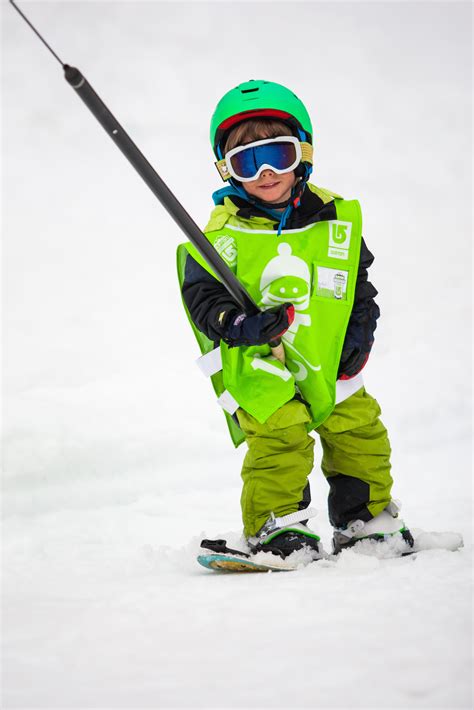 Guide to Kids Mini-Shred Snowboarding in the UK