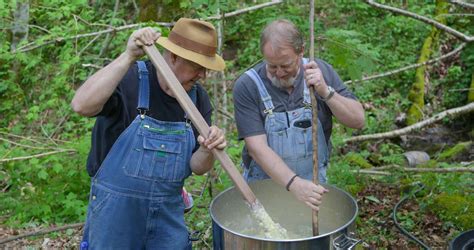 'Moonshiners': Mark Ramsey and Digger Manes Talk Rebuilding After Police Raid (Exclusive)