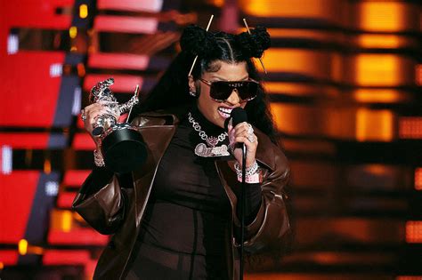 Nicki Minaj Performs New Song Dissing Cardi B Right In Front Of Her ...