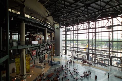 Lambeau Field Atrium - Mavid Construction