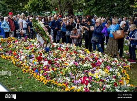 British People Looking At The Floral Tributes For Queen Elizabeth II In ...