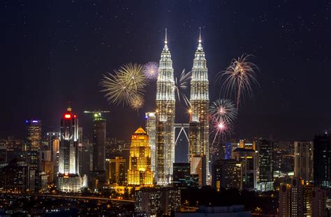 Kuala Lumpur Nightlife | Explore The Best Of KL City At Night!