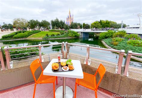 REVIEW! Is Tomorrowland Terrace the BEST Fast Food in Magic Kingdom Now?? | the disney food blog