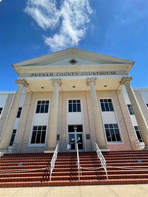 Entryway of Putnam County Courthouse in Palatka, Florida. Paul Chandler ...