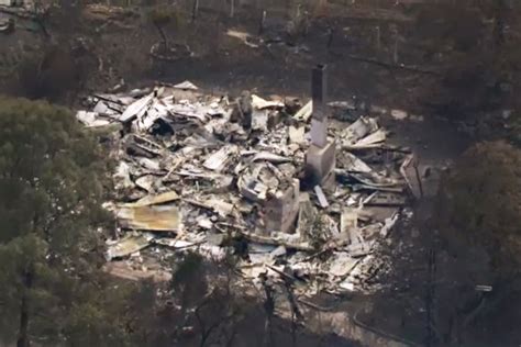 Victoria bushfires: Grampians blaze destroys Pomonal homes; emergency ...