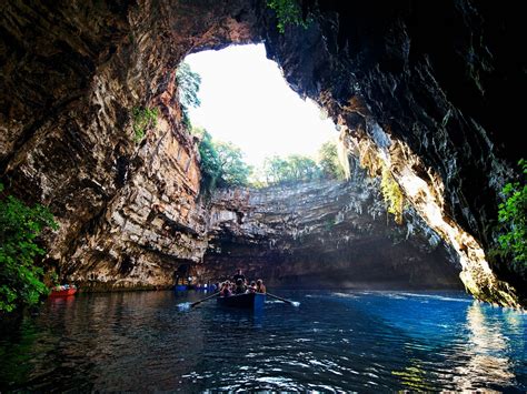 How to go boating on the Melissani lake cave in Kefalinia