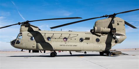 We got inside the massive CH-47 Chinook helicopter - Business Insider