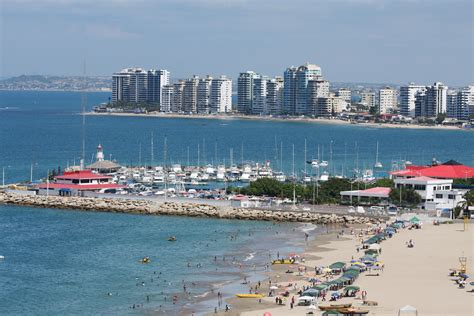 File:Salinas beach view in ecuador south america.jpg - Wikimedia Commons