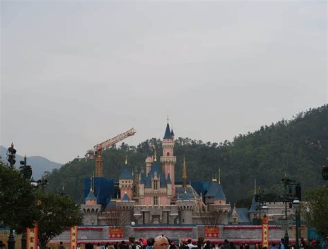 Hong Kong Disneyland Castle transformation update - Travel to the Magic