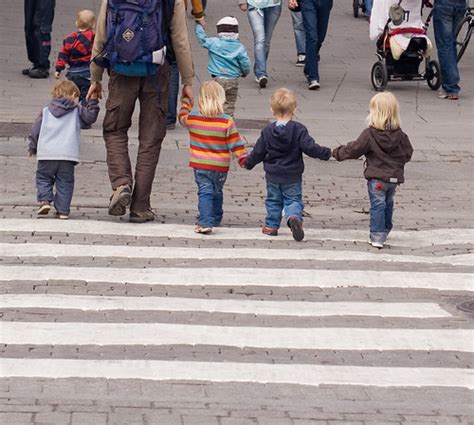 Kids at zebra crossing | Four kids and one adult crossing th… | Flickr