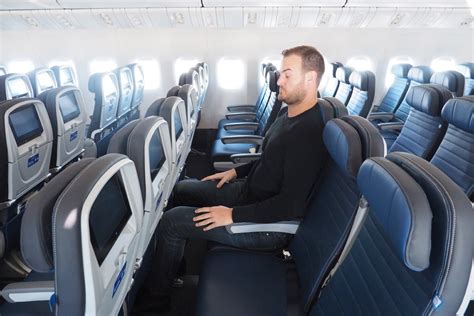 Where to Sit When Flying United's 777-300ER: Economy