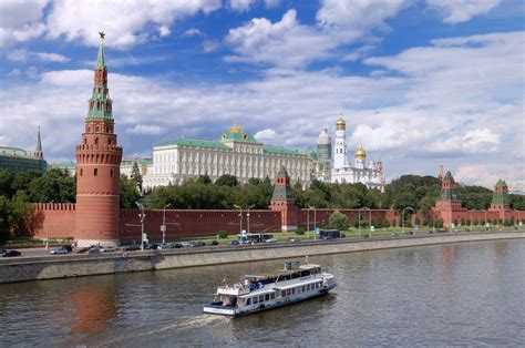 Moscow Kremlin History, Location & Picture