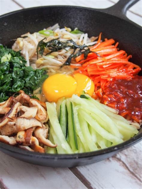 Cách làm cơm trộn Bibimbap Hàn Quốc hấp dẫn, thơm ngon | Vegetarian recipes easy, Bibimbap ...