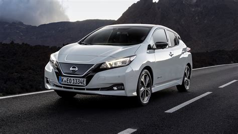 Nissan Leaf Review 2021 | Top Gear