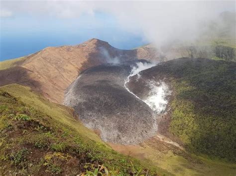 El volcán en San Vicente y las Granadinas sigue erupcionando | RNN Red Nacional De Noticias