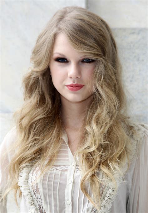 Taylor Swift's Hair Has Really Transformed Over The Years | HuffPost