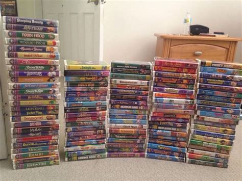 Collectible Lot of 105 VHS Movies (28 Disney Masterpieces, Classics, Universal) | Vhs movie, Vhs ...