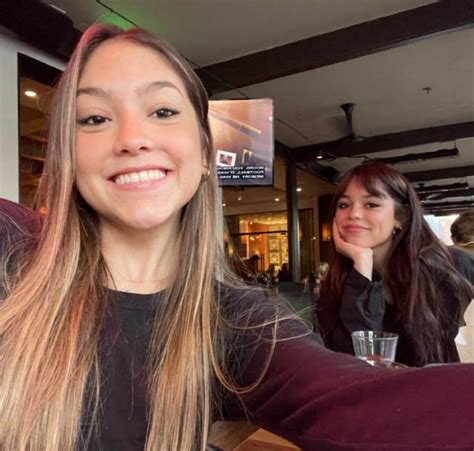 Dinner with her sister, Aliyah : JennaOrtega_ | Wandinha, Imagens ...