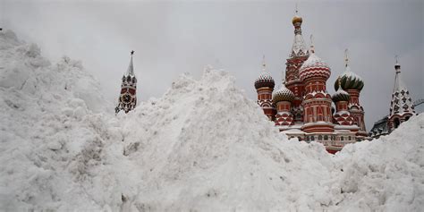 Moscow calls in Russian army to help with 'snowfall of the century' - Business Insider