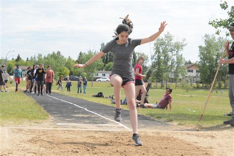 Junior High students get outside the classroom for Track and Field Day | meadowlakeNOW