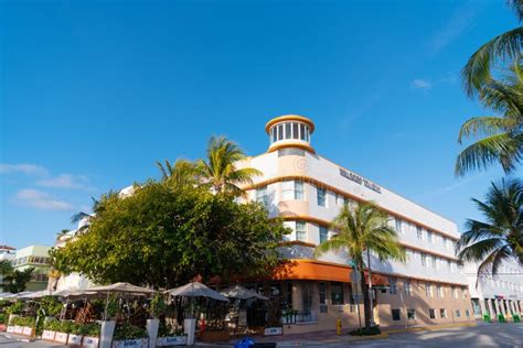 Waldorf Towers Hotel on Ocean Drive in Miami Beach. Editorial Stock ...