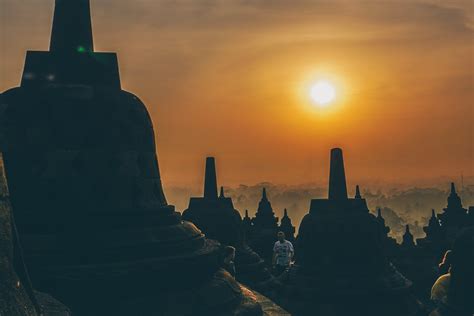 Borobudur Sunrise Tour – Enjoy Wonderful Sunrise from the Largest Buddhist Temple | Yogyakarta ...