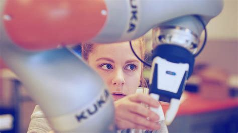 Robot vs. Simone: The webseries | KUKA AG
