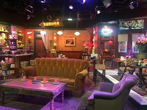 The FRIENDS set at the Warner Bros Studio is my favorite thing : r/friends_tv_show